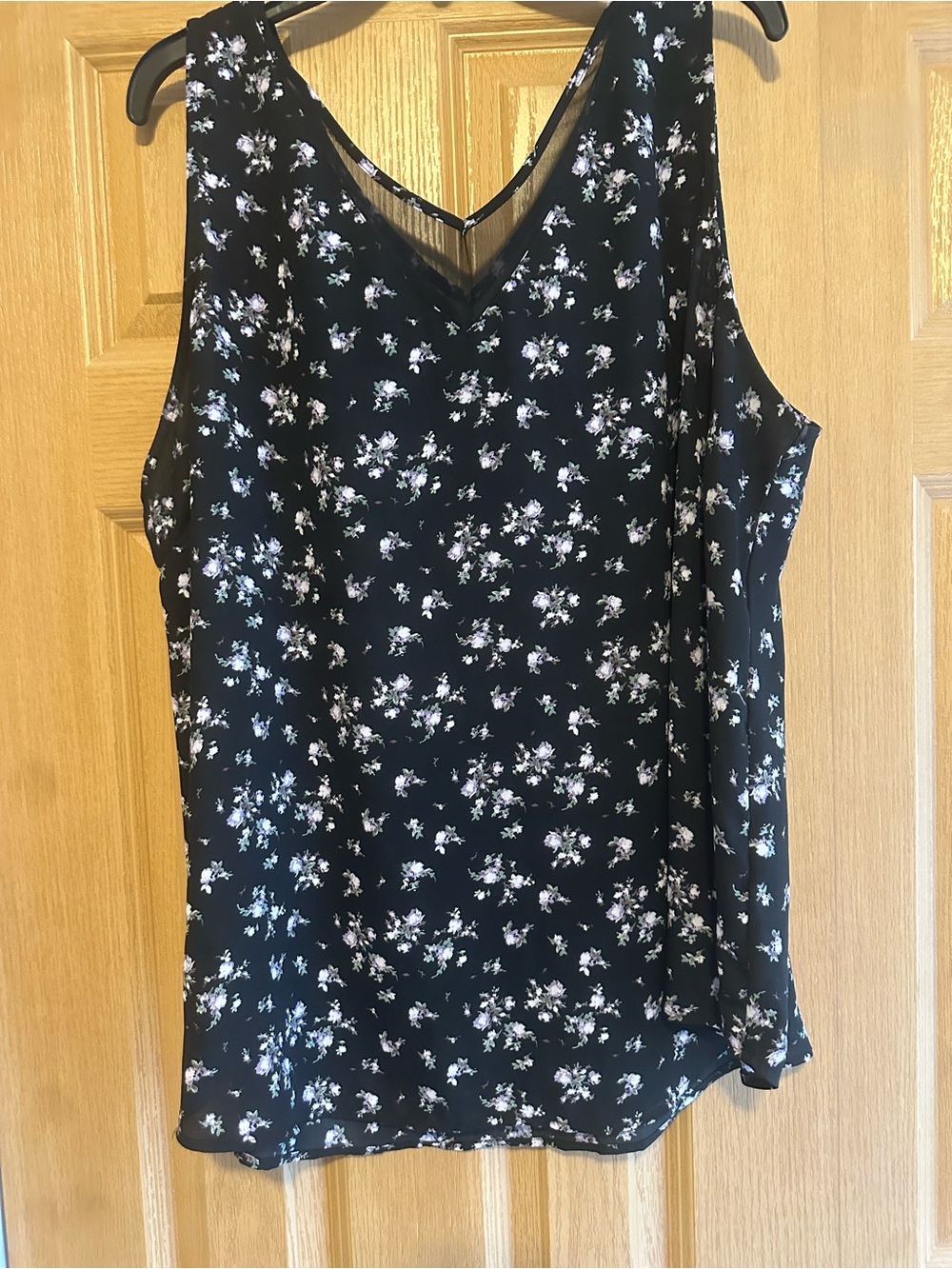 Maurices Black Floral V-Neck Sleeveless Camisole